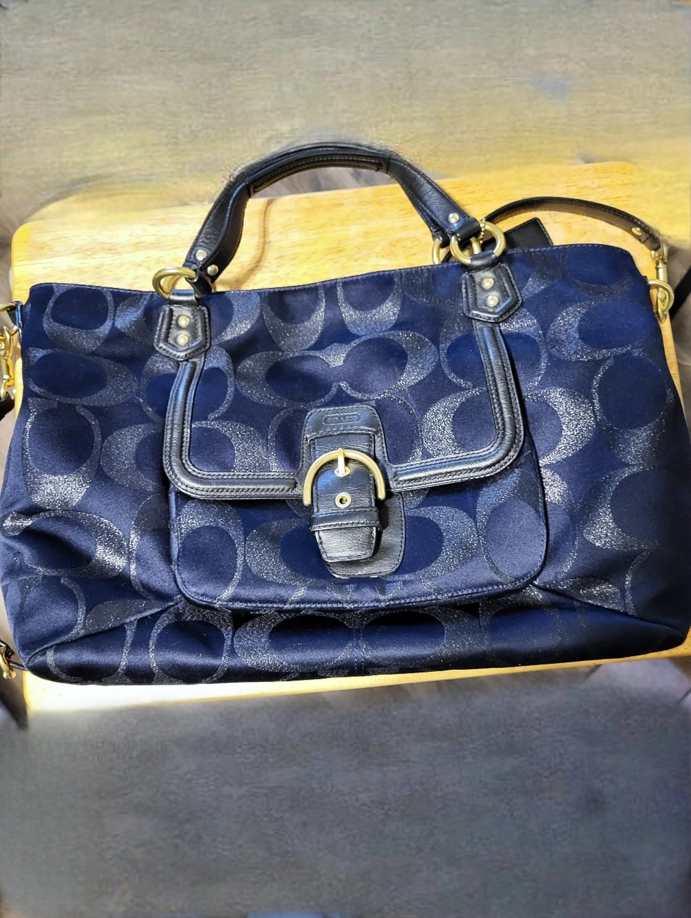 Coach Cambell Signature Metallic Izzy Carryall. - Picture 9 of 9